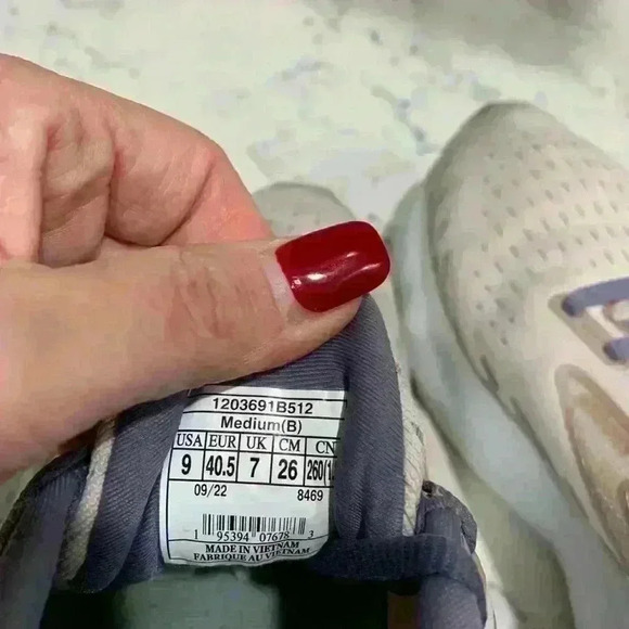 Brooks Glycerin 20 woman’s sneakers size 9 - Picture 8 of 10